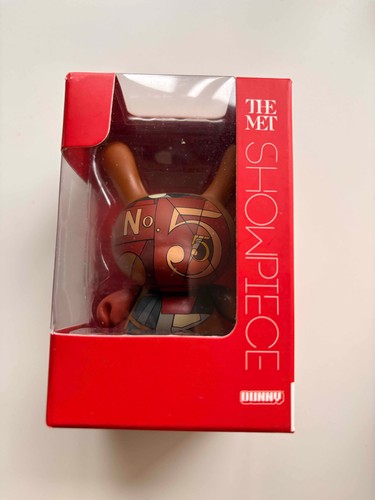 Showpiece the met kidrobot 5 - showpiece,